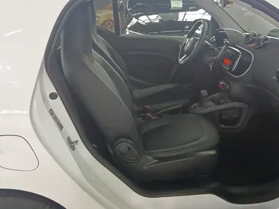 Smart Smart Fortwo 2019, 61700 км, за 6979.64 USD - фото 25
