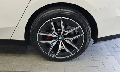 BMW 5-Series 2025, 29243 км, за 45537.48 USD - фото 21