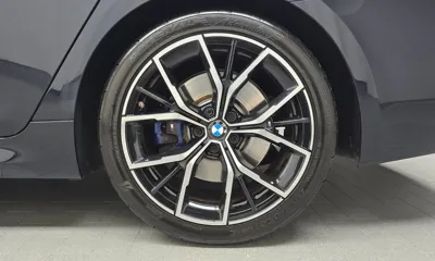 BMW 5-Series 2023, 22176 км, за 38597.87 USD - фото 21
