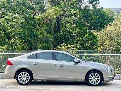 Volvo S60 2014, 100000 км, за 4125.59 USD