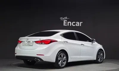Hyundai Avante 2015, 110077 км, за 3544.7 USD