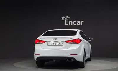 Hyundai Avante 2015, 110077 км, за 3544.7 USD