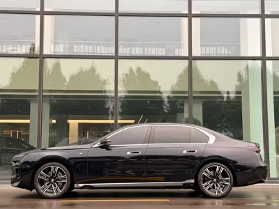 BMW 7 Series 2023, 27000 км, за 92814.7 USD