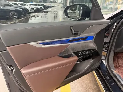 BMW 7 Series 2023, 27000 км, за 92814.7 USD - фото 9