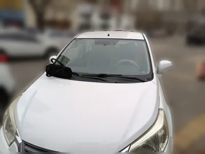 Venucia R50 · 2012 год