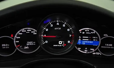 Porsche Panamera 2020, 73431 км, за 60325.59 USD - фото 8