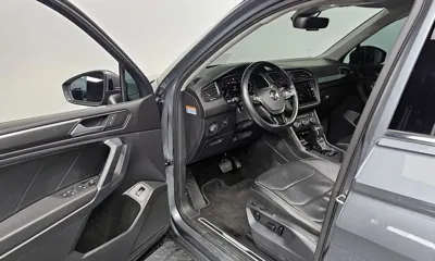Volkswagen Tiguan 2018, 81565 км, за 15032.17 USD - фото 11