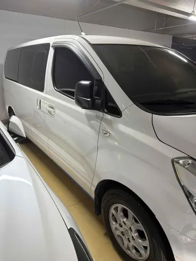 Hyundai Starex 2015, 210000 км, за 3843.65 USD