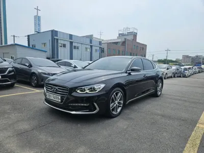 Hyundai Grandeur 2017, 64713 км, за 9641.7 USD