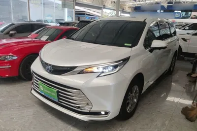 Toyota Sienna · 2021 год