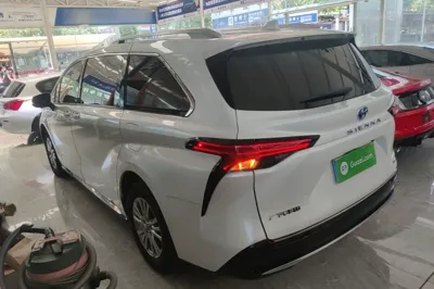 Toyota Sienna 2021, 27400 км, за 35249 USD
