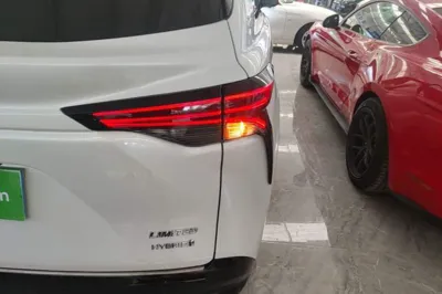 Toyota Sienna 2021, 27400 км, за 35249 USD - фото 9
