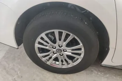 Toyota Sienna 2021, 27400 км, за 35249 USD - фото 11