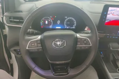Toyota Sienna 2021, 27400 км, за 35249 USD - фото 13