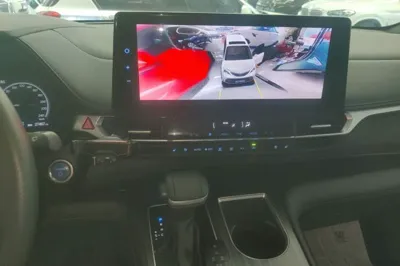 Toyota Sienna 2021, 27400 км, за 35249 USD - фото 15