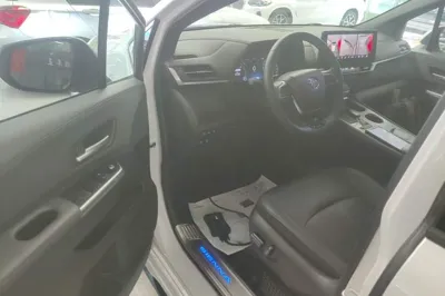 Toyota Sienna 2021, 27400 км, за 35249 USD - фото 18