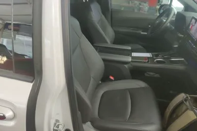 Toyota Sienna 2021, 27400 км, за 35249 USD - фото 19
