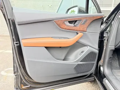 Audi Q7 2025, 1700 км, за 79162.68 USD