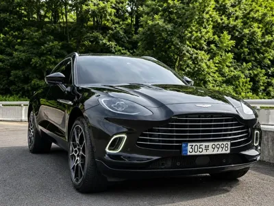 Astonmartin DBX · 2023 год