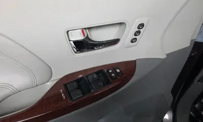 Toyota Sienna 2014, 105482 км, за 9124.33 USD - фото 17