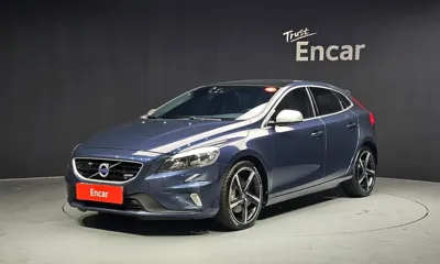 Volvo V40 · 2015 год
