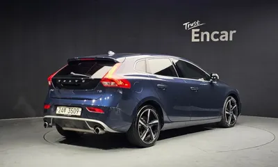 Volvo V40 2015, 53471 км, за 8586.73 USD