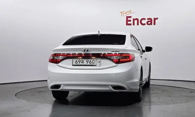 Hyundai Grandeur 2014, 87058 км, за 5901.27 USD