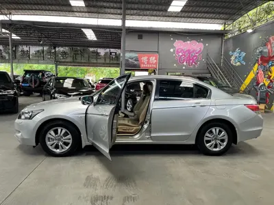 Honda Accord 2008, 120000 км, за 3913.27 USD