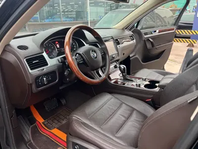 Volkswagen Touareg 2015, 140000 км, за 11723.45 USD