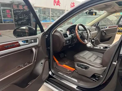 Volkswagen Touareg 2015, 140000 км, за 11723.45 USD