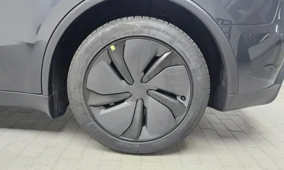 Tesla Model Y 2025, 5101 км, за 0 USD