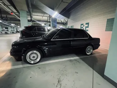 BMW 3-Series 1990, 220000 км, за 27322.43 USD