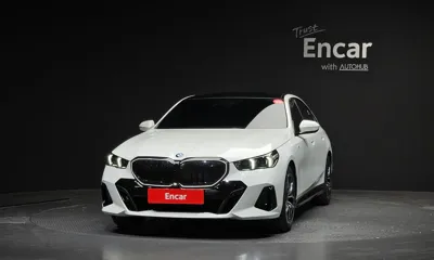 BMW 5-Series 2025, 11268 км, за 46753.9 USD