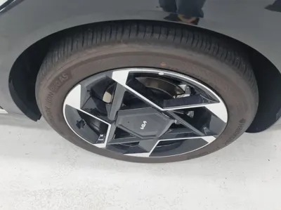 Kia EV4 2026, 12500 км, за 28928.03 USD