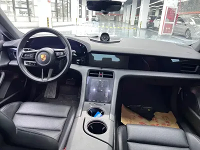 Porsche Taycan 2020, 52000 км, за 48871.59 USD