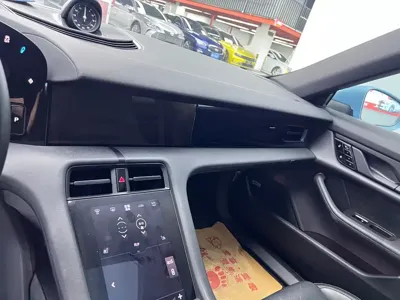 Porsche Taycan 2020, 52000 км, за 48799.85 USD - фото 7