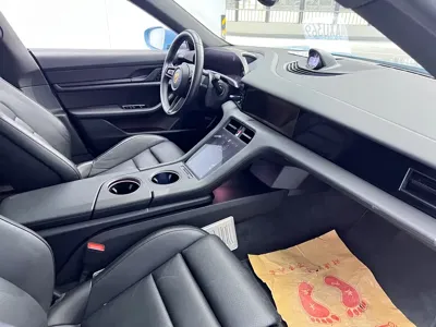 Porsche Taycan 2020, 52000 км, за 48799.85 USD - фото 10