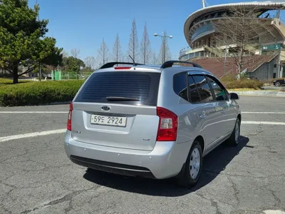 Kia Carens 2009, 212344 км, за 1706.71 USD