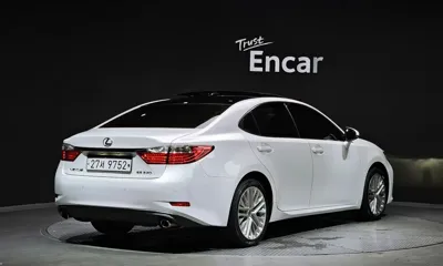 Lexus ES 2013, 96242 км, за 10838.15 USD