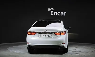 Lexus ES 2013, 96242 км, за 10838.15 USD