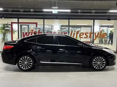 Hyundai Grandeur 2014, 159255 км, за 3371.23 USD