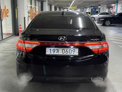 Hyundai Grandeur 2014, 159255 км, за 3371.23 USD