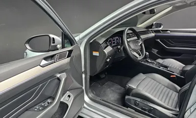 Volkswagen Passat 2022, 29329 км, за 19867.53 USD - фото 12