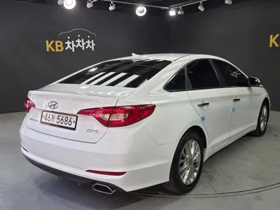 Hyundai Sonata 2017, 139000 км, за 5465.8 USD