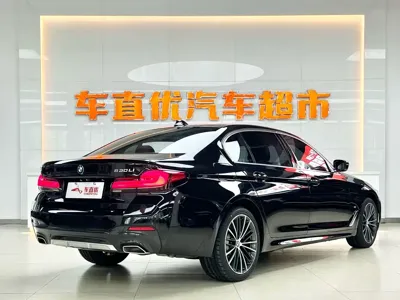 BMW 5 Series 2022, 85600 км, за 30885.07 USD