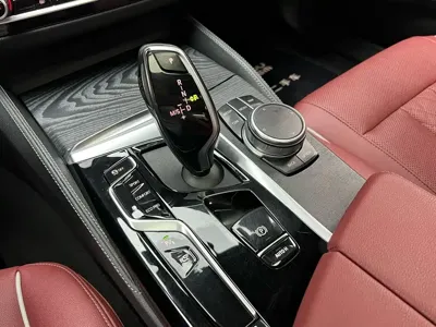 BMW 5 Series 2022, 85600 км, за 30885.07 USD - фото 15