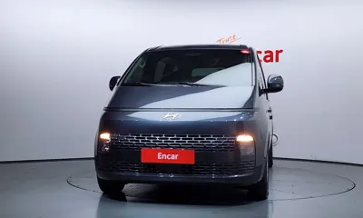 Hyundai Staria 2023, 69840 км, за 17264.01 USD