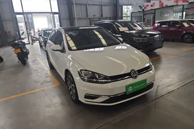Volkswagen Golf 2020, 81100 км, за 10476 USD