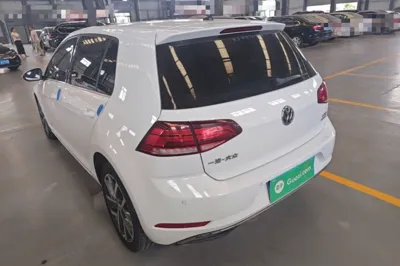 Volkswagen Golf 2020, 81100 км, за 10476 USD