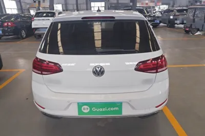 Volkswagen Golf 2020, 81100 км, за 10476 USD
